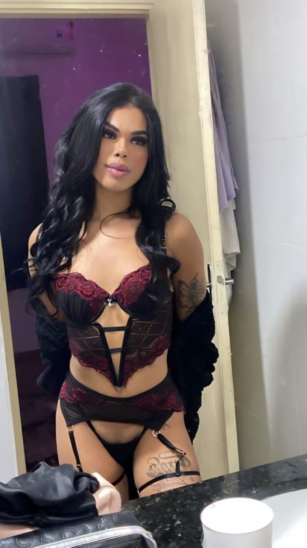 Victoria Costa 8