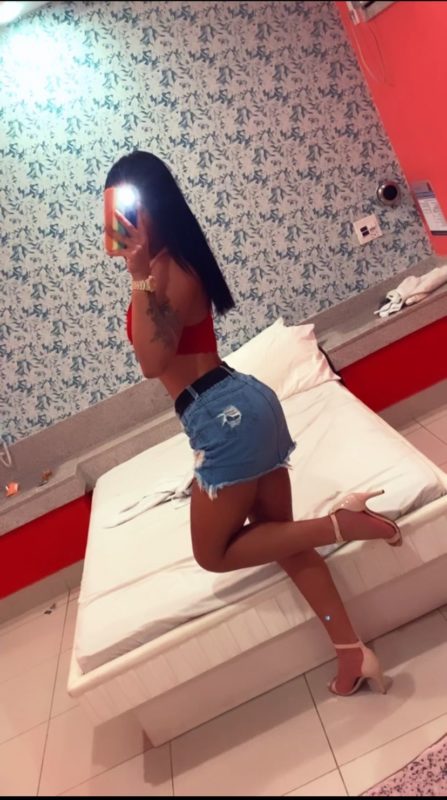 Victoria Costa 39