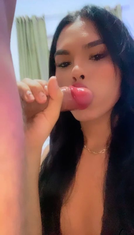 Victoria Costa 75