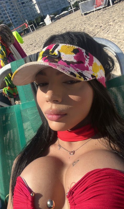Diana Esteves 25
