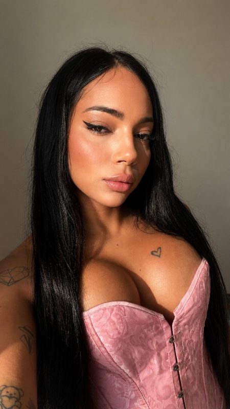 Diana Esteves 33