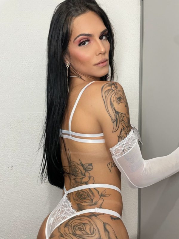 Mirella Nunes 26