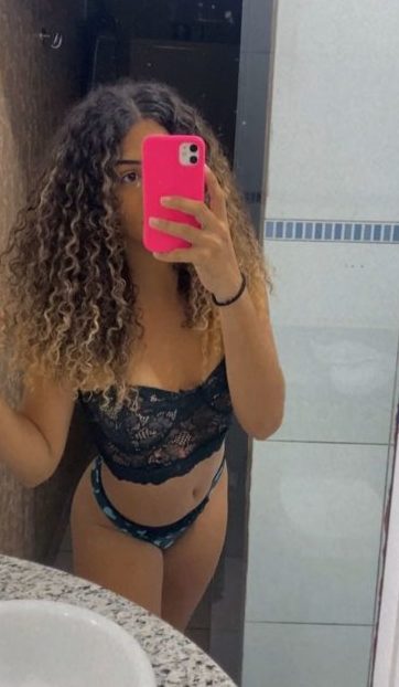 Novinha Cacheada 32