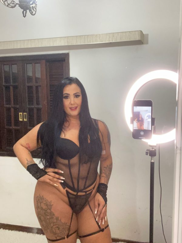 Allana Martins 75