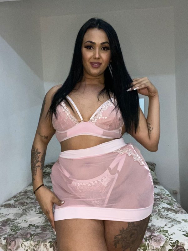 Allana Martins 53