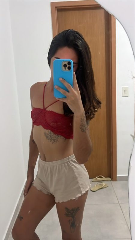 Larissa Albuquerque 18