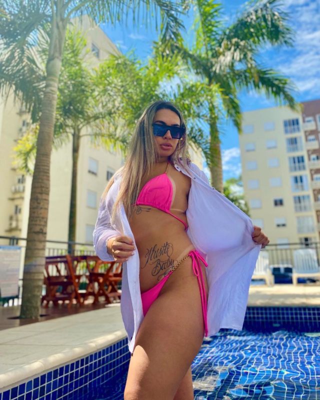 Julia Monteiro 45