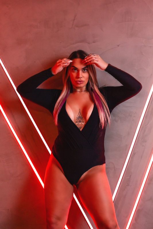 Julia Monteiro 30