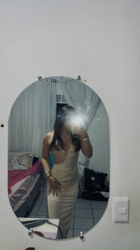 Anne Linhares 45