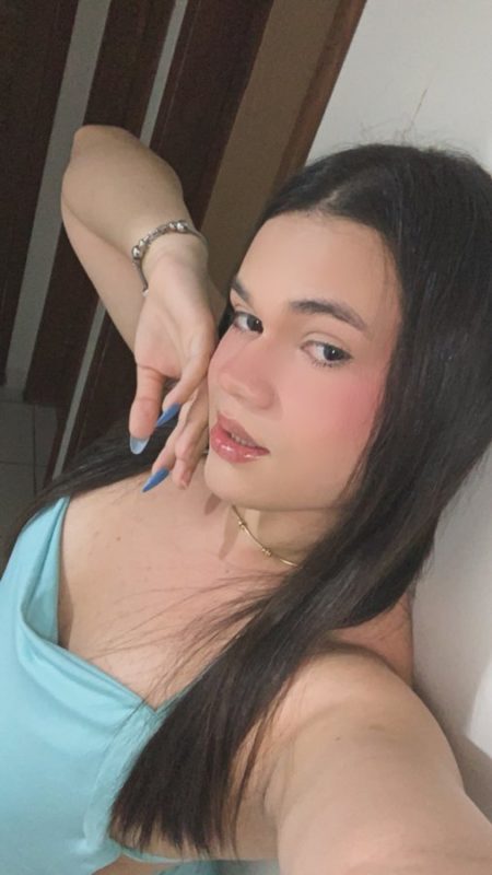 Anne Linhares 59