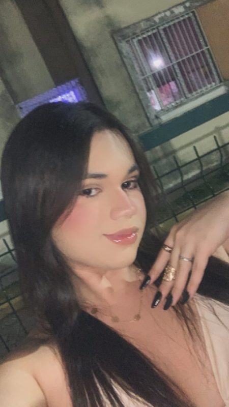 Anne Linhares 1