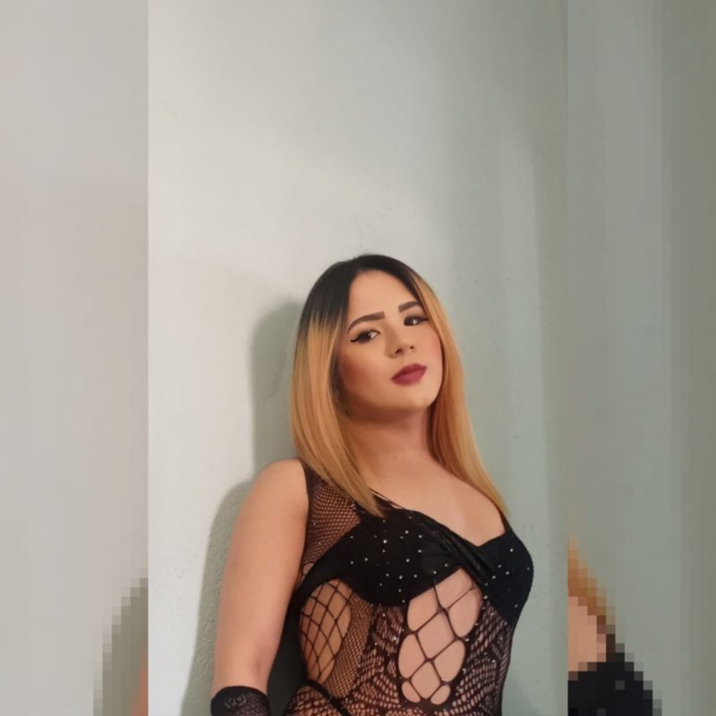 Carla Vicktorya 55