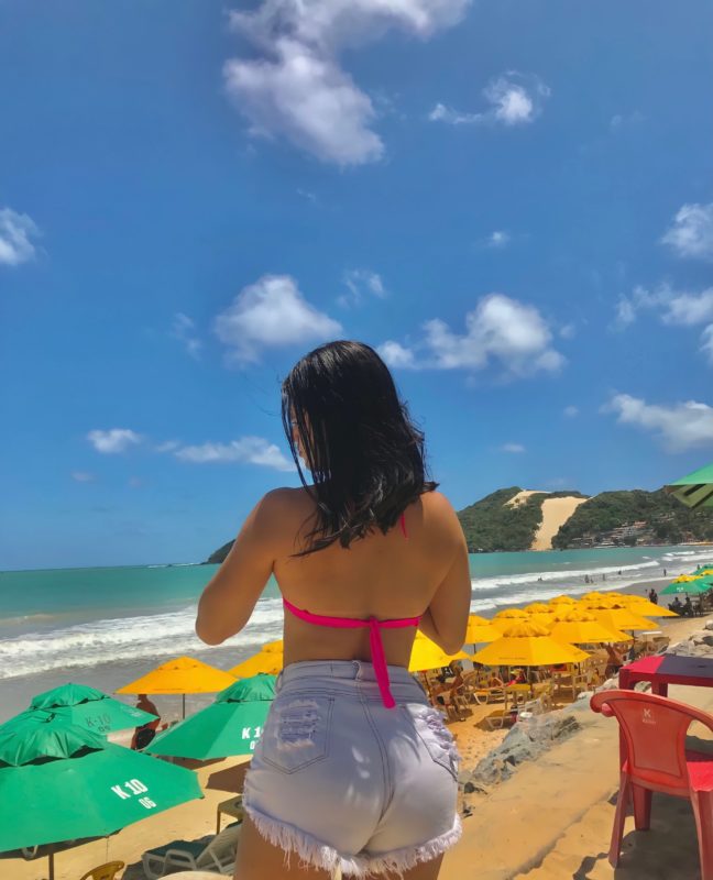 Anne Linhares 17