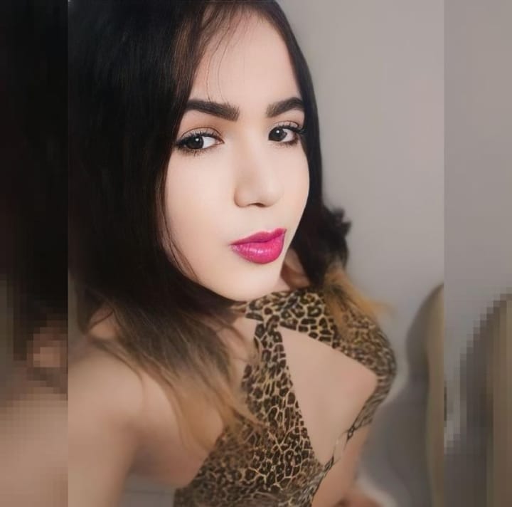 Carla Vicktorya 25