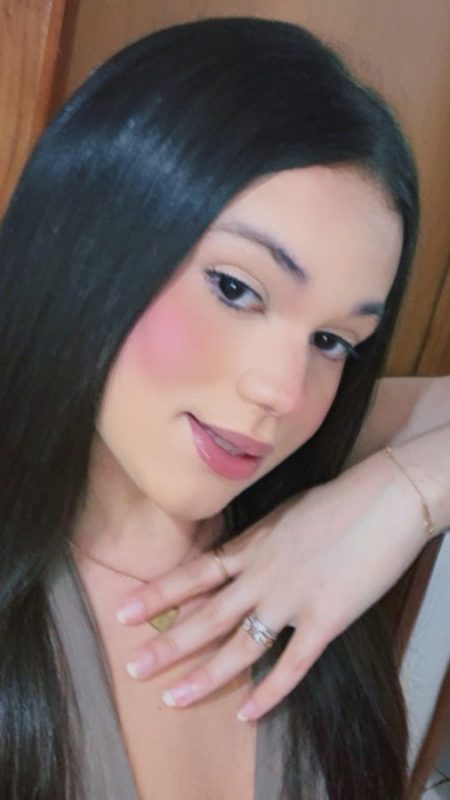 Anne Linhares 3