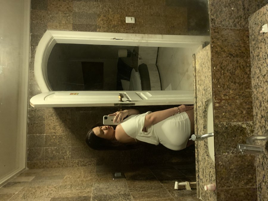 Anne Linhares 43