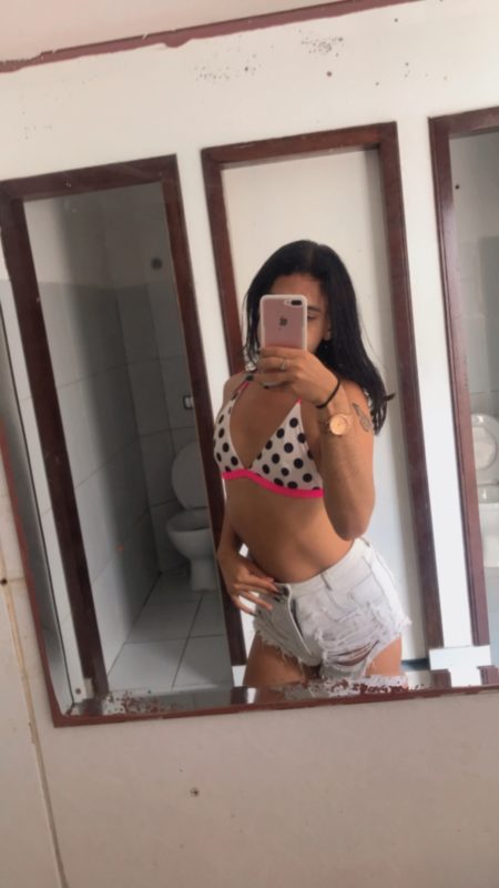 Anne Linhares 16