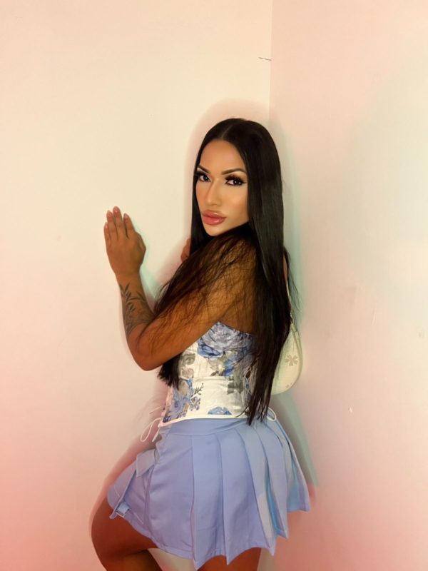Alice Evangelista 27