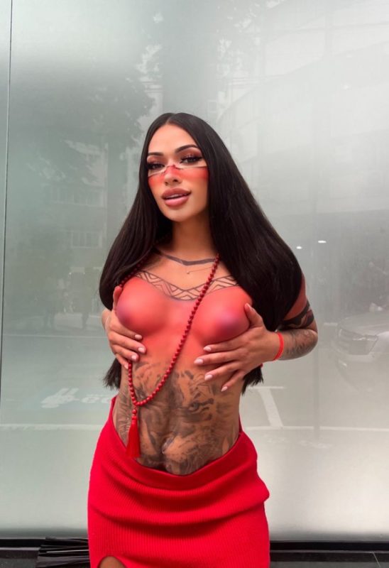 Alice Evangelista 23
