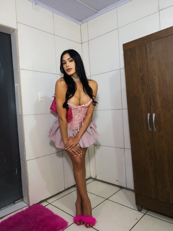 Emily Chelsie 32