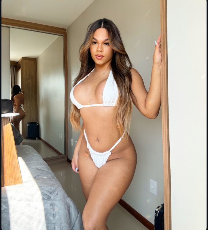 Júlia Morena 25