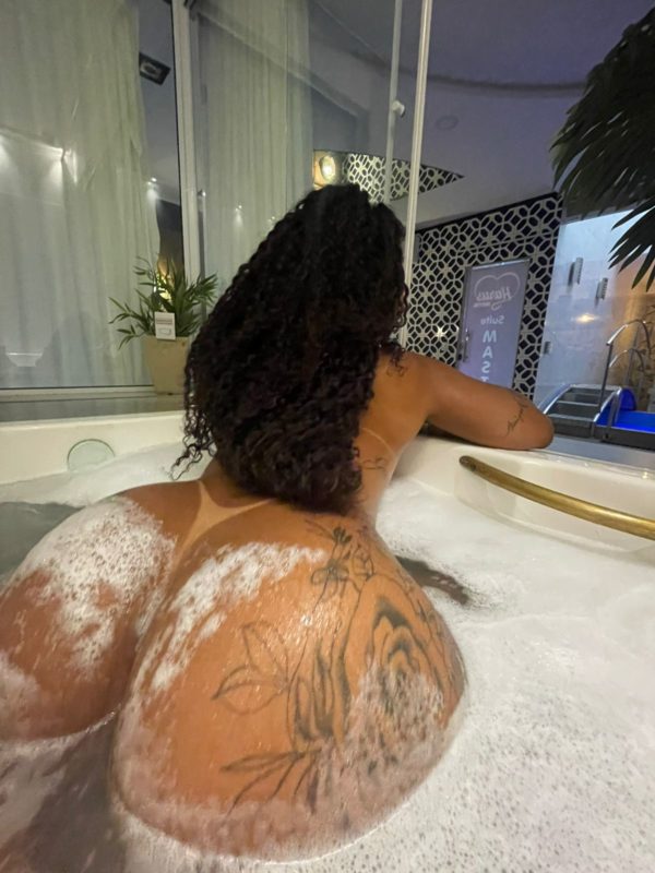 Brunessa Andrade 10