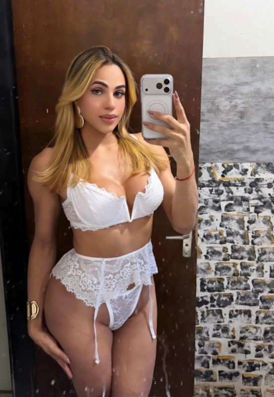 Camila Morelli 3