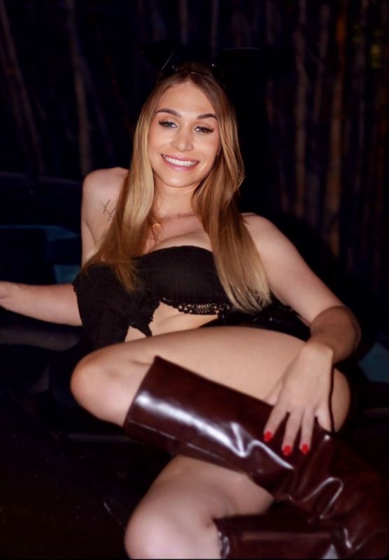 Chloe Leão 10