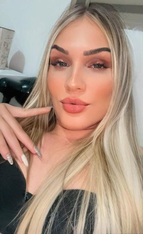 Chloe Leão 34