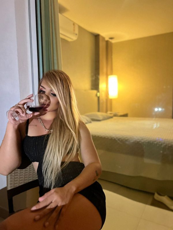 Chloe Leão 20