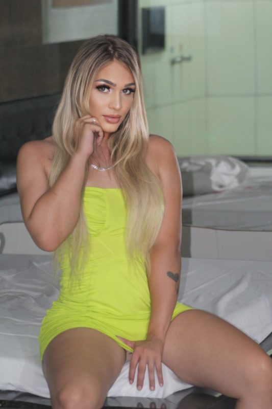 Chloe Leão 33