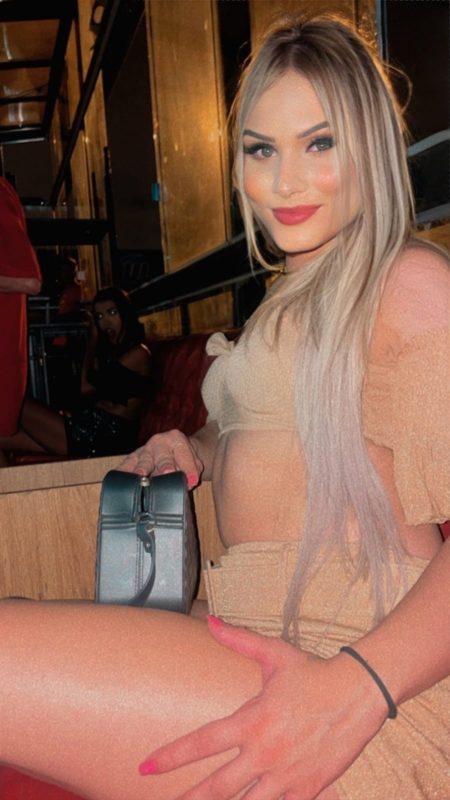 Chloe Leão 36