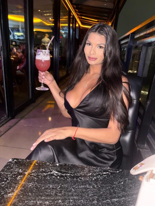Alline Reis 6