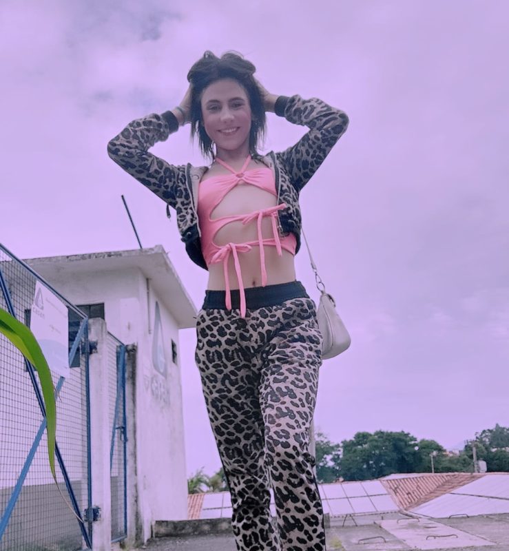 Jhennyfer Antunes 22
