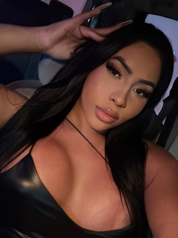 Alexia Duarte 27