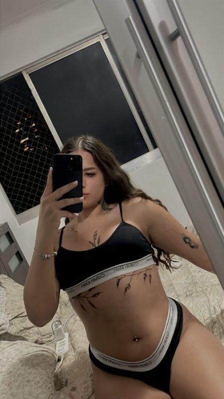 Jasmine França 15