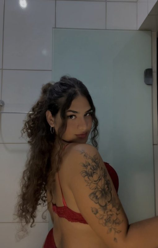 Jasmine França 8