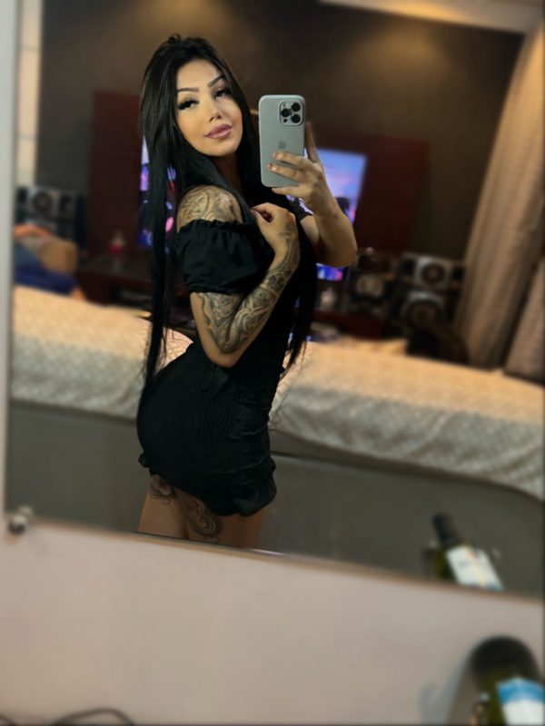 Amanda Coutinho 9