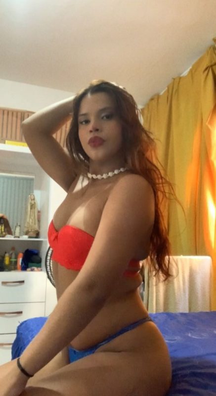 Karina Gama 9