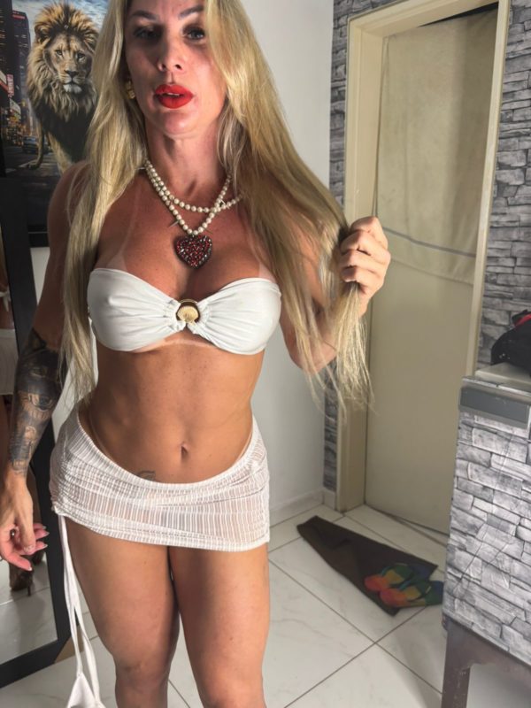 Renata Alves 2
