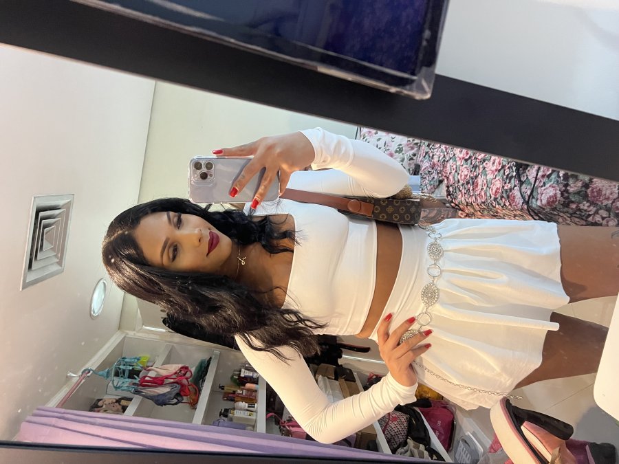 Ariela Marins 25