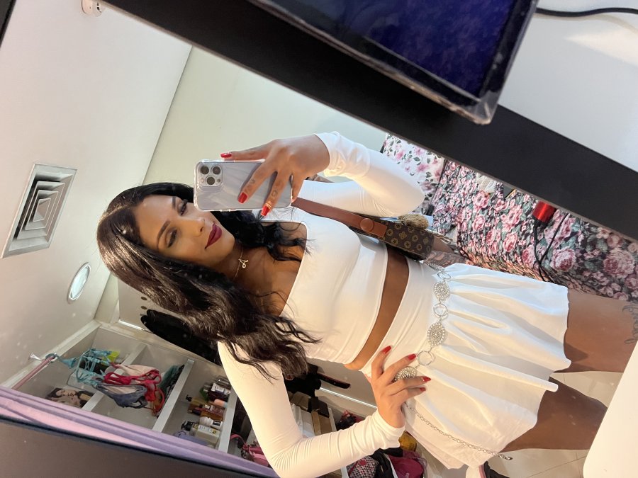 Ariela Marins 24