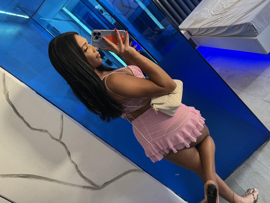 Ariela Marins 19