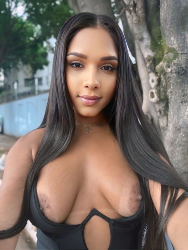 Ariela Marins 12
