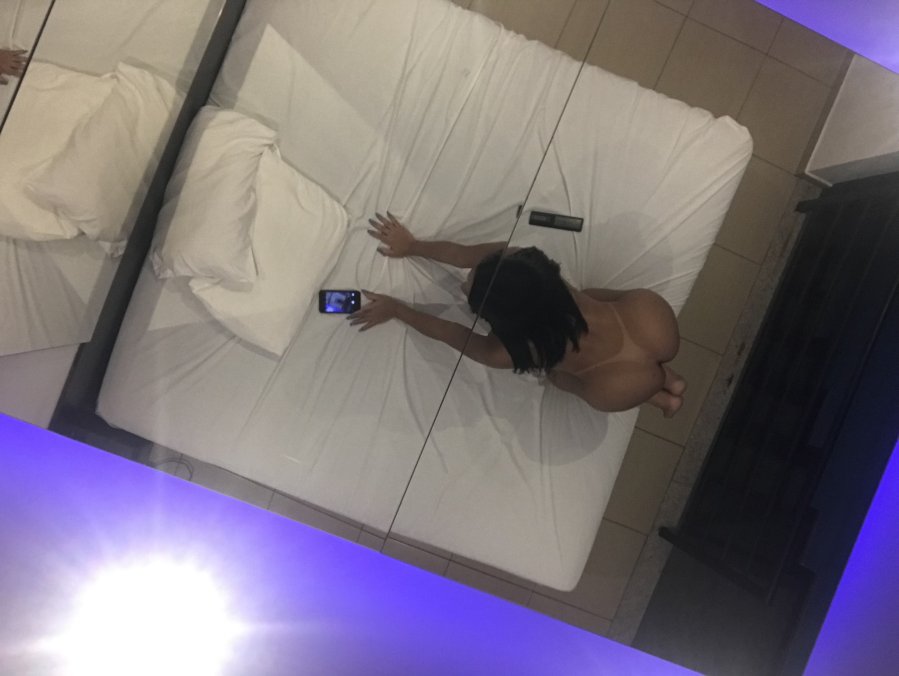 Ariela Marins 51