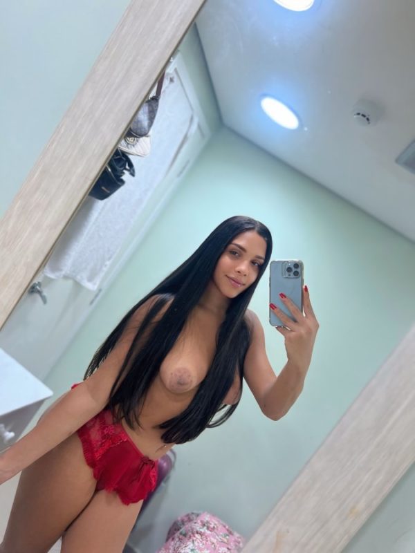 Ariela Marins 11