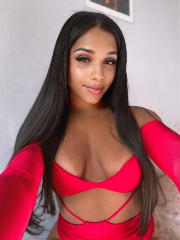 Ariela Marins 9