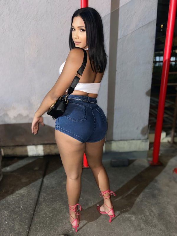 Ariela Marins 31