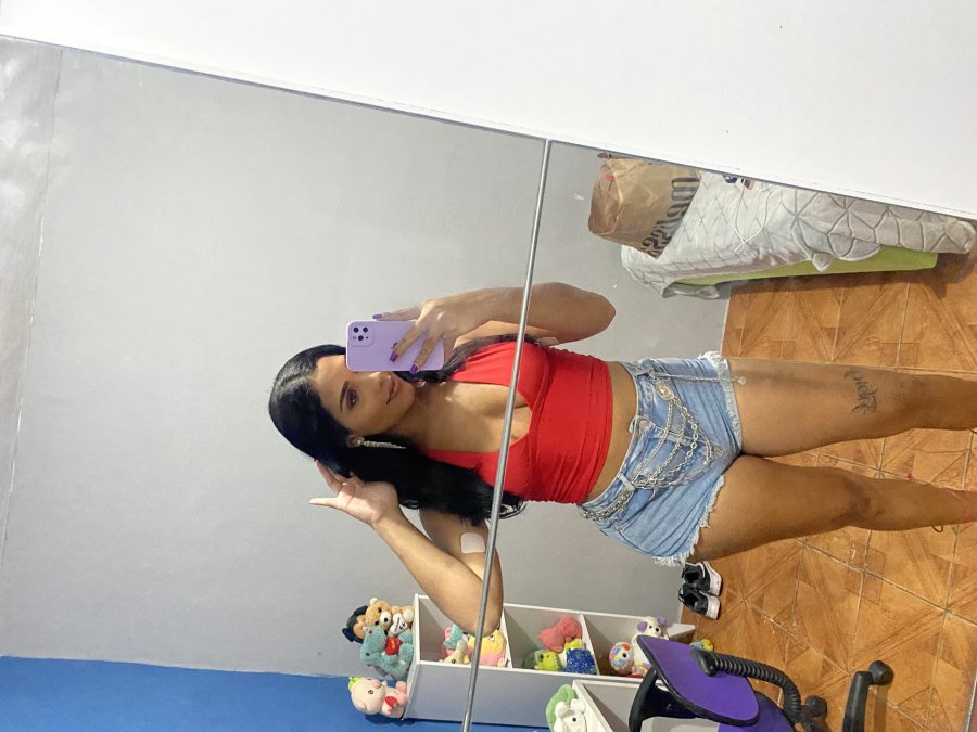 Ariela Marins 33