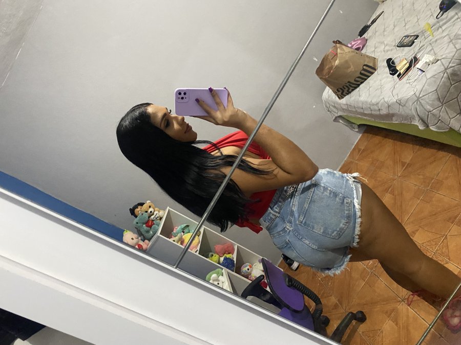 Ariela Marins 32